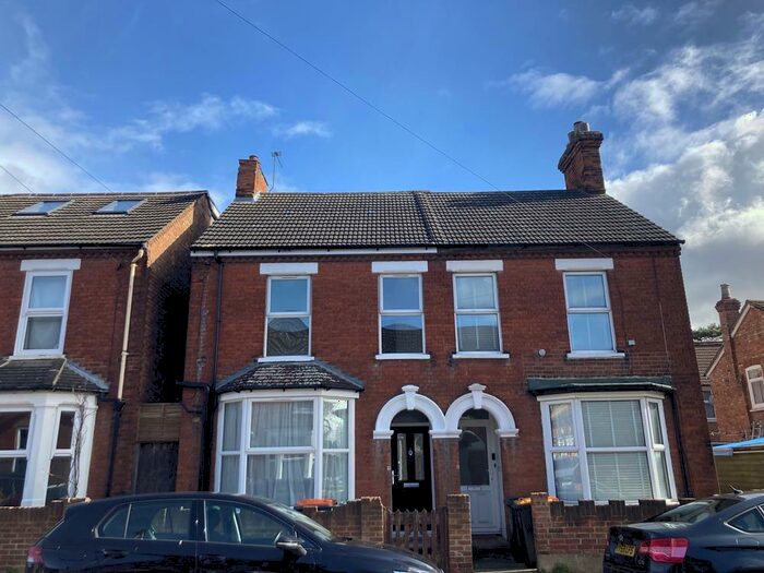 3 Bedroom Semi-Detached House To Rent In Salisbury Street, Bedford, MK41