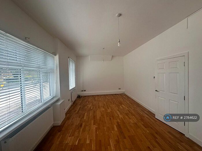 1 Bedroom Flat To Rent In Woodford Road, London, E7