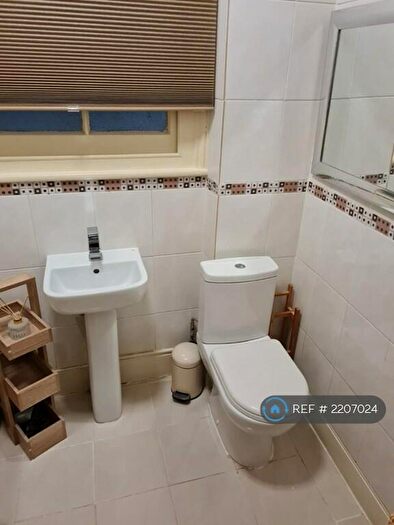 2 Bedroom Flat To Rent In Aubrey Mansions, London, NW1