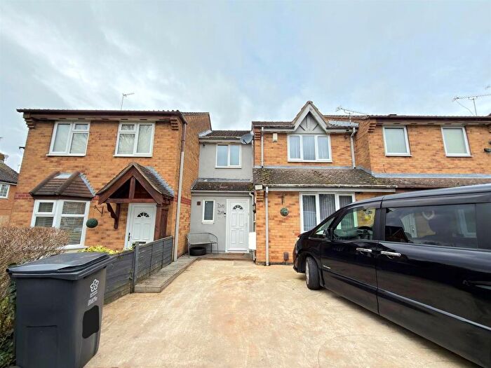 3 Bedroom Town House For Sale In Cranesbill Road, Hamilton, Leicester, LE5