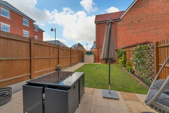 4 Bedroom Semi-Detached House To Rent In Monroe Way, Kings Hill, West Malling, ME19