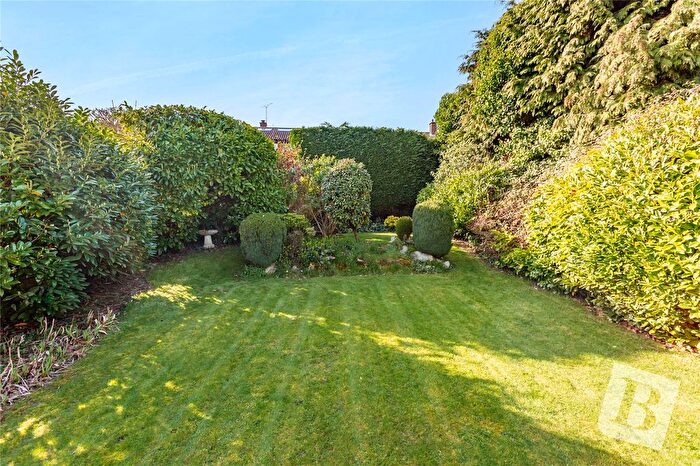 4 Bedroom Detached House For Sale In Beehive Chase, Hook End, Brentwood, Essex, CM15