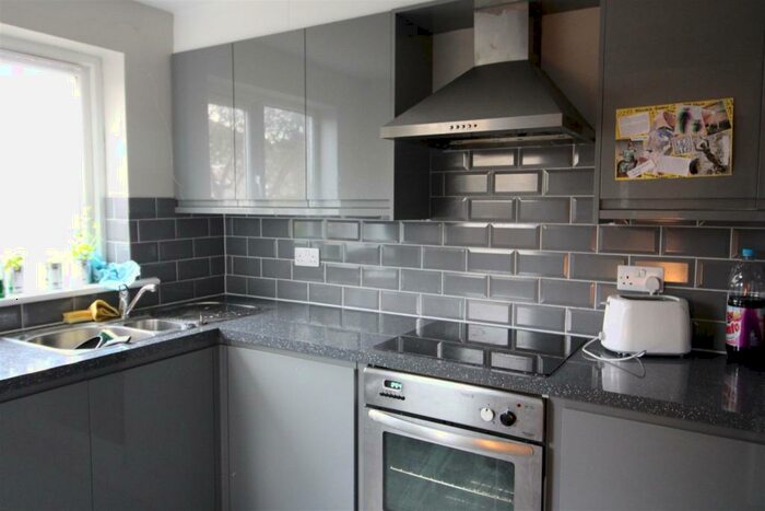 4 Bedroom Private Hall To Rent In Allandale Gardens, Lancaster, LA1