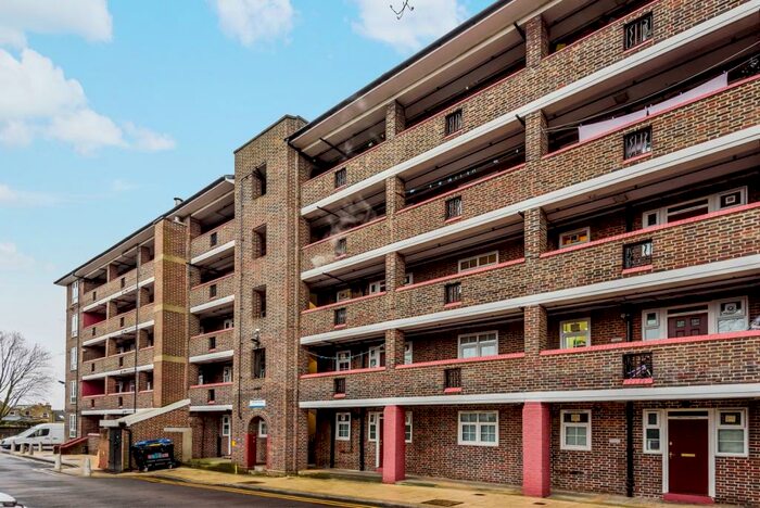 2 Bedroom Flat To Rent In Dog Kennel Hill Estate, SE22