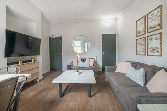 5 Bedroom Property To Rent In Lenton Boulevard, Nottingham, NG7