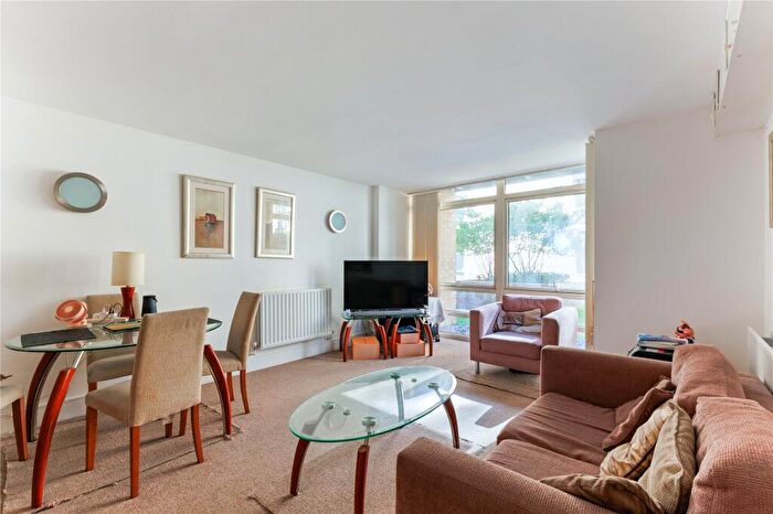 1 Bedroom Flat To Rent In Lowry House, Canary Central, Cassilis Road, E14