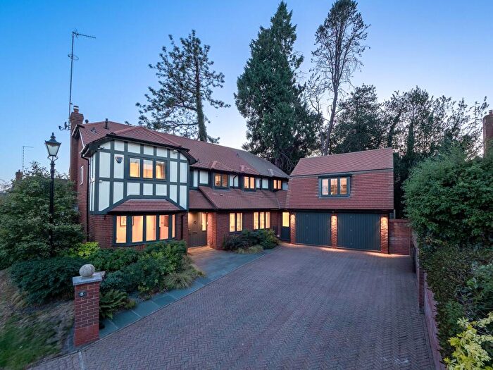 5 Bedroom House For Sale In Gloster Drive, Kenilworth, CV8
