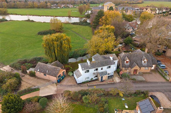 4 Bedroom Detached House For Sale In Priory Road, St. Ives, PE27