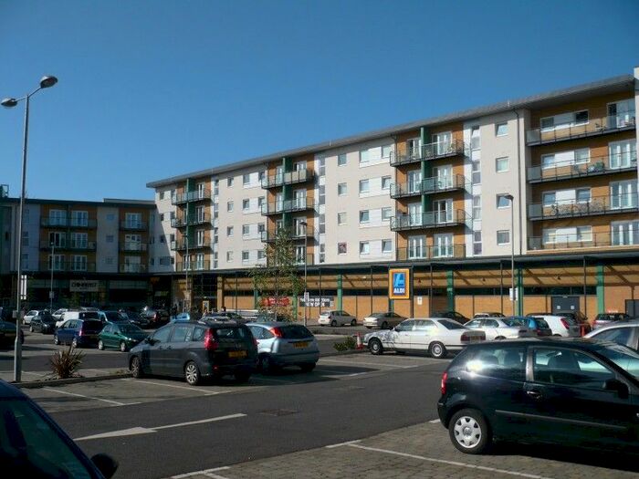 2 Bedroom Flat To Rent In Parkhouse Court, Hatfield AL10