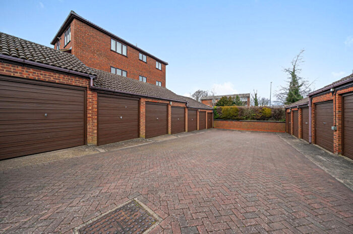 2 Bedroom Apartment For Sale In Westdown Gardens, Whipsnade Road, Dunstable, LU6