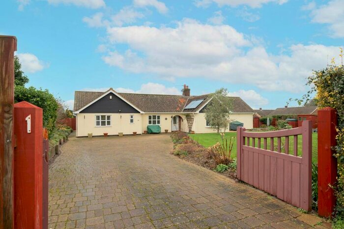 4 Bedroom Detached Bungalow For Sale In Woodview Road, Easton, NR9