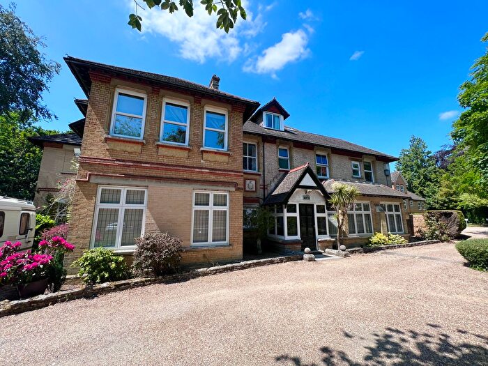 2 Bedroom Flat To Rent In Midanbury Lane, Bitterne, SO18