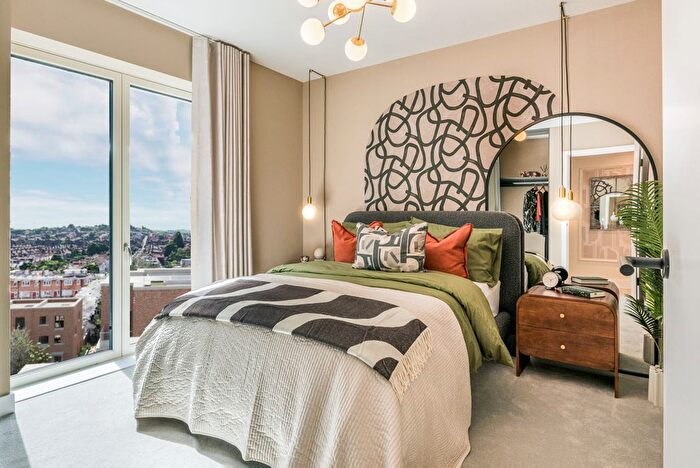 1 Bedroom Flat For Sale In North Gate Park, St Ann's Road, Haringey, N15