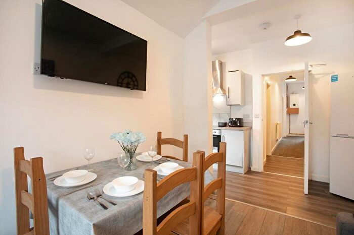 2 Bedroom Flat To Rent In Nottingham, NG7