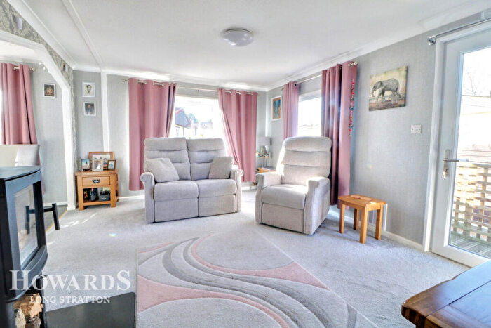 2 Bedroom Park Home For Sale In Woodrow Lane, Great Moulton, NR15