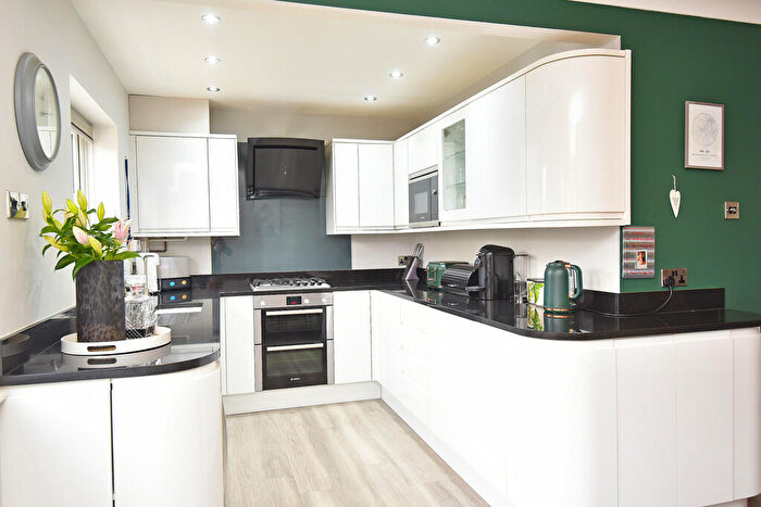 3 Bedroom Semi-Detached House For Sale In Wharfedale Avenue, Harrogate, HG2