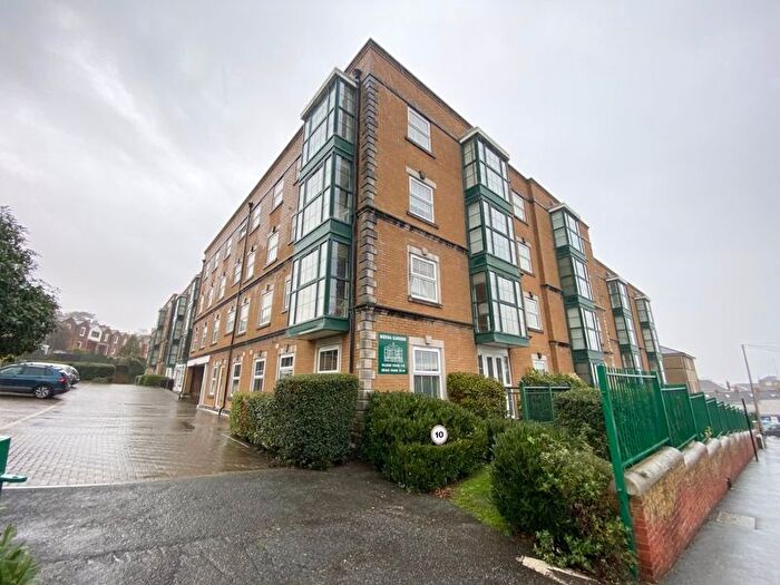 2 Bedroom Flat To Rent In Denmark Road, Cowes, PO31