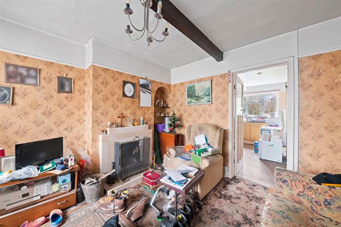 3 Bedroom Terraced House For Sale In Grove Crescent, Feltham, TW13