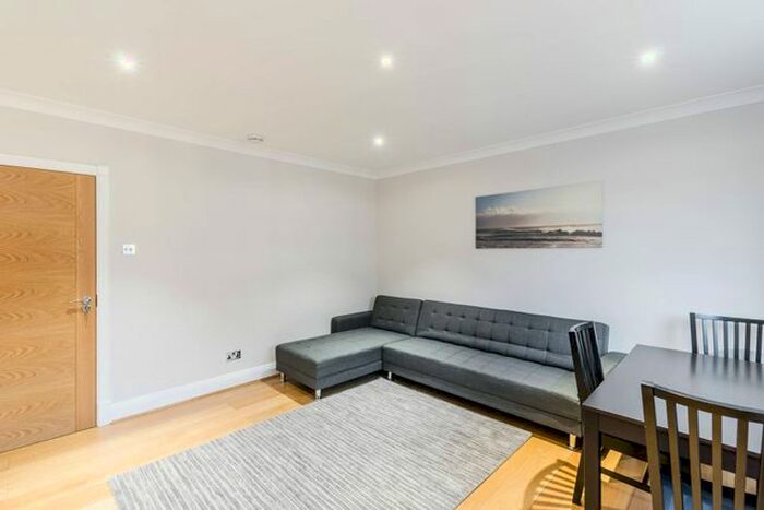 2 Bedroom Flat To Rent In Park Road, Marylebone, London, NW1