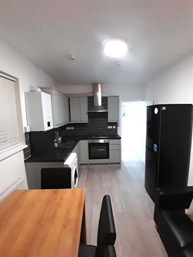 3 Bedroom Flat To Rent In Malvern Road, London, NW6