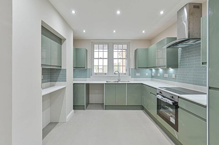 2 Bedroom Flat To Rent In Rye Lane, Peckham Rye, London, SE15