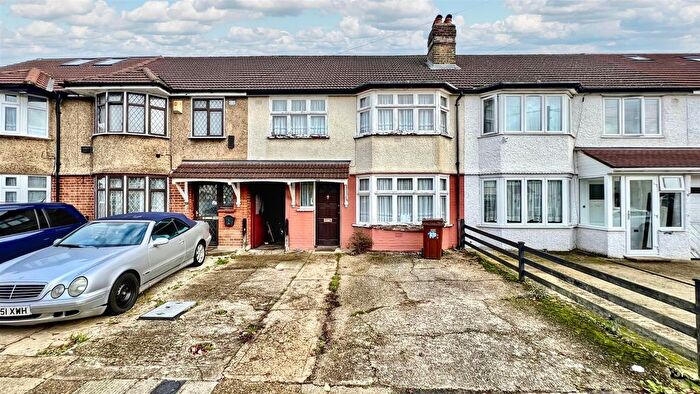 3 Bedroom Terraced House For Sale In Ash Grove, Heston, TW5