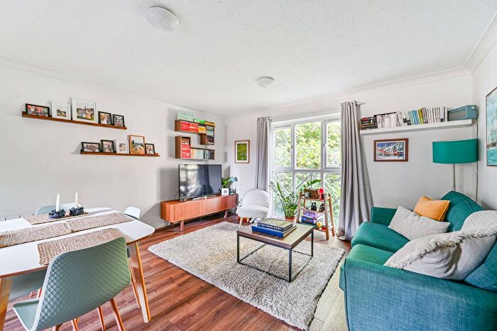 2 Bedroom Flat For Sale In Farrow Lane, New Cross, London, SE14