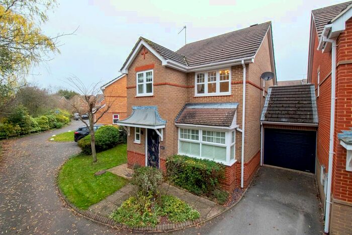 3 Bedroom Link Detached House To Rent In The Topiary, Farnborough GU14