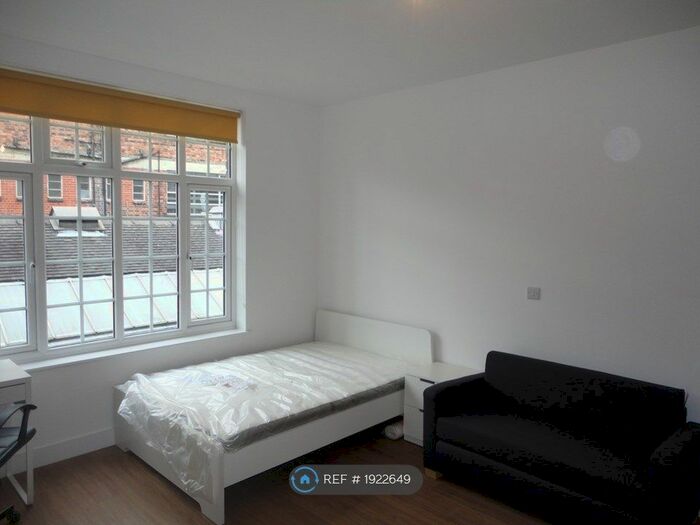 Studio To Rent In Majestic Court, Stoke-On-Trent, ST4