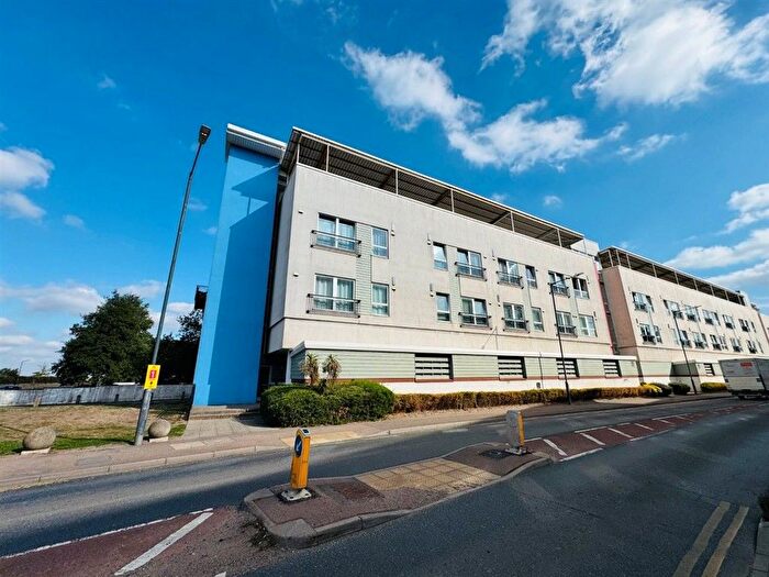2 Bedroom Flat For Sale In Canal Road, Gravesend, DA12