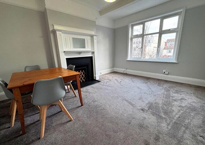 2 Bedroom Flat To Rent In The Grove, Golders Green, NW11
