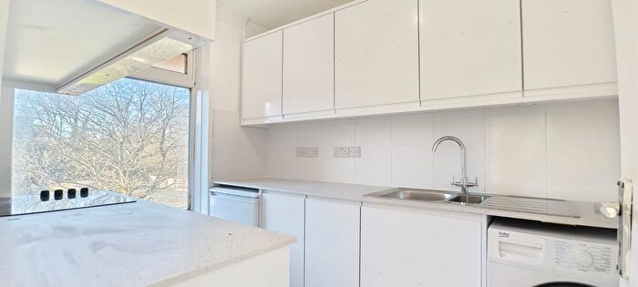 1 Bedroom Flat To Rent In Longbridge Road, Horley, RH6