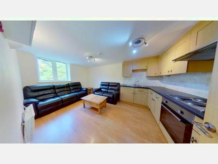 4 Bedroom Flat To Rent In Llanbleddian Gardens, Cathays, Cardiff, CF24