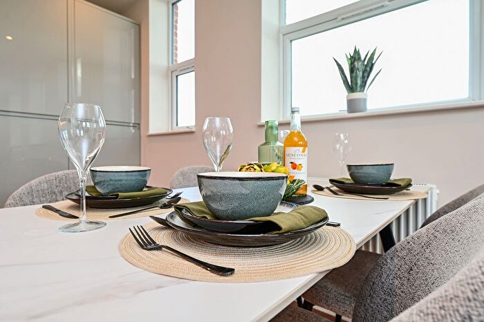 2 Bedroom Flat For Sale In Camp Road, Farnborough, GU14