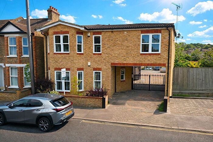 2 Bedroom Flat For Sale In Ravens Gate Mews, Shortlands, BR2