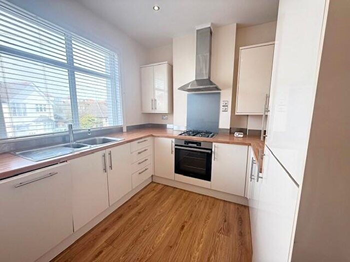 2 Bedroom Apartment To Rent In Stourcliffe Avenue, Southbourne, BH6