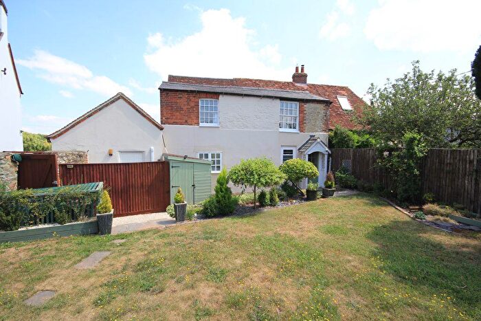 2 Bedroom Flat To Rent In Tetsworth, OX9