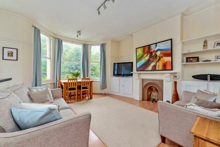 2 Bedroom Flat To Rent In Charlton Road Blackheath, SE3