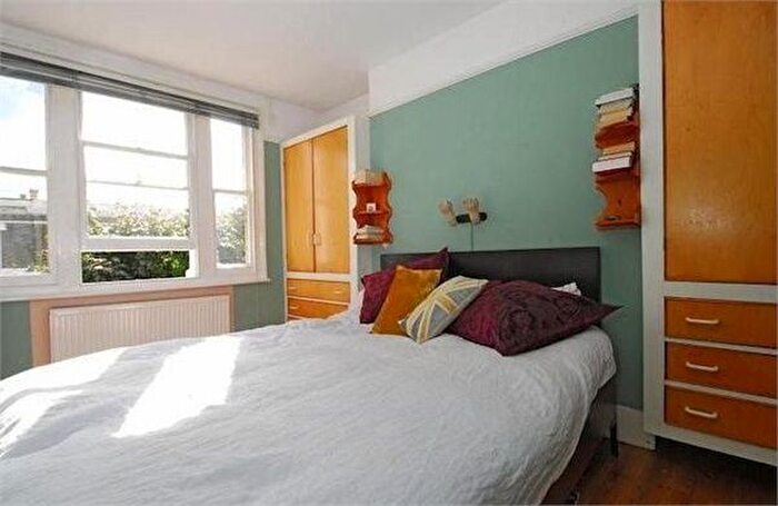2 Bedroom Property To Rent In Offley Road, Oval, SW9