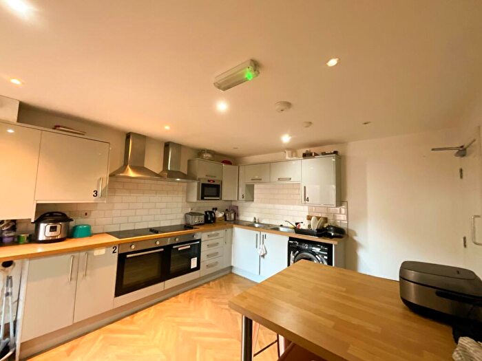 5 Bedroom Terraced House To Rent In Room, Mansfield Road, Doncaster, DN4