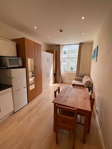 Studio To Rent In Arundel Gardens, London, W11