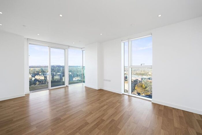 2 Bedroom Apartment To Rent In Woodberry Grove London, N4