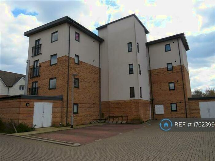 2 Bedroom Flat To Rent In Sovereign Place, Hatfield, AL9