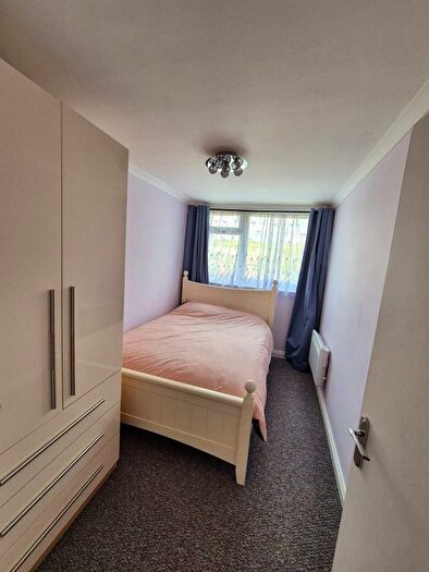 1 Bedroom Flat To Rent In Long Green, Chigwell, IG7