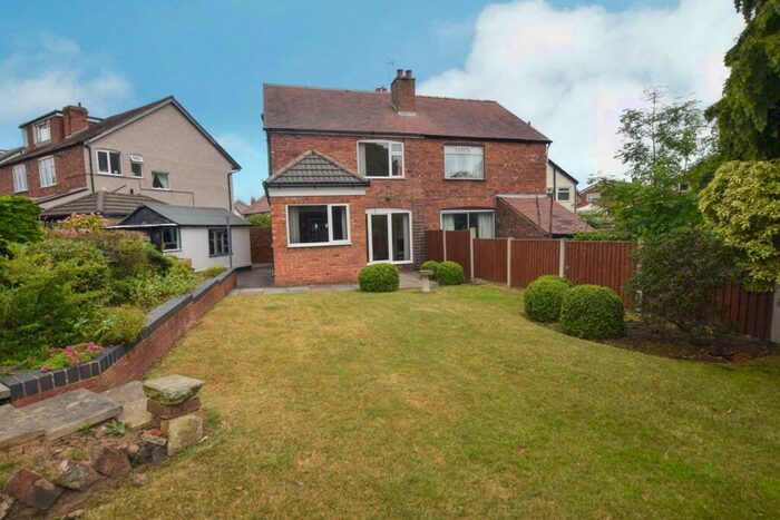 3 Bedroom Semi-Detached House For Sale In Kingswood Boulevard, Bebington, CH63