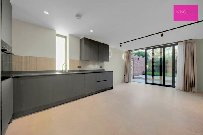 2 Bedroom Flat To Rent In Dury Road Flat, Barnet, EN5