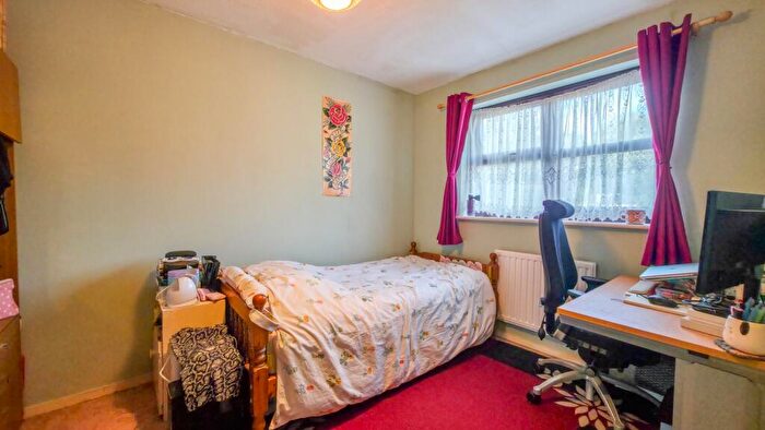 3 Bedroom End Of Terrace House For Sale In Goosander Way, West Thamesmead, SE28