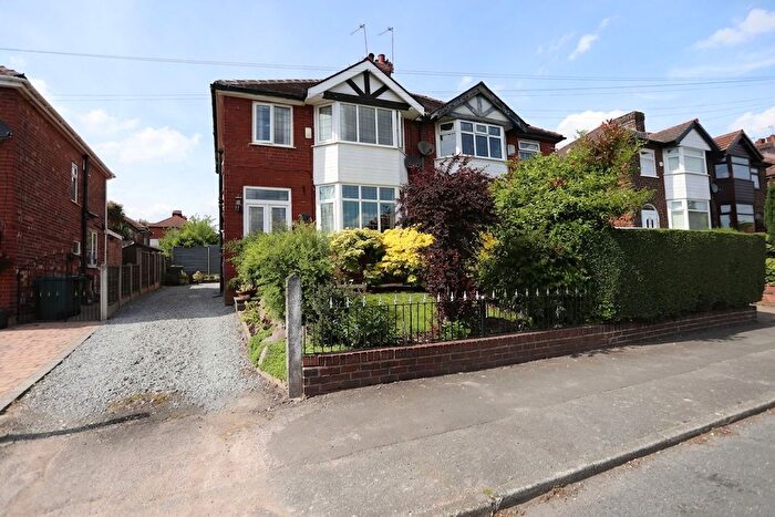 3 Bedroom Semi-detached House For Sale In Agecroft Road East, Prestwich, M25