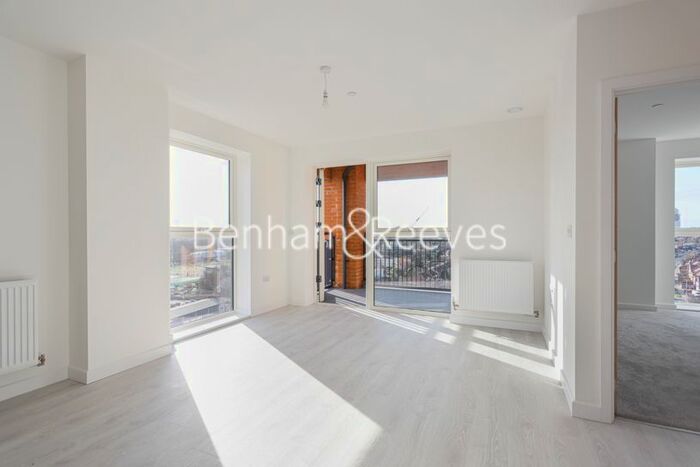 1 Bedroom Flat To Rent In East Acton Lane, Acton, W3