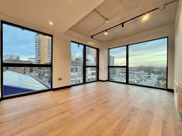 2 Bedroom Flat To Rent In New Cross Central, Manchester, M4